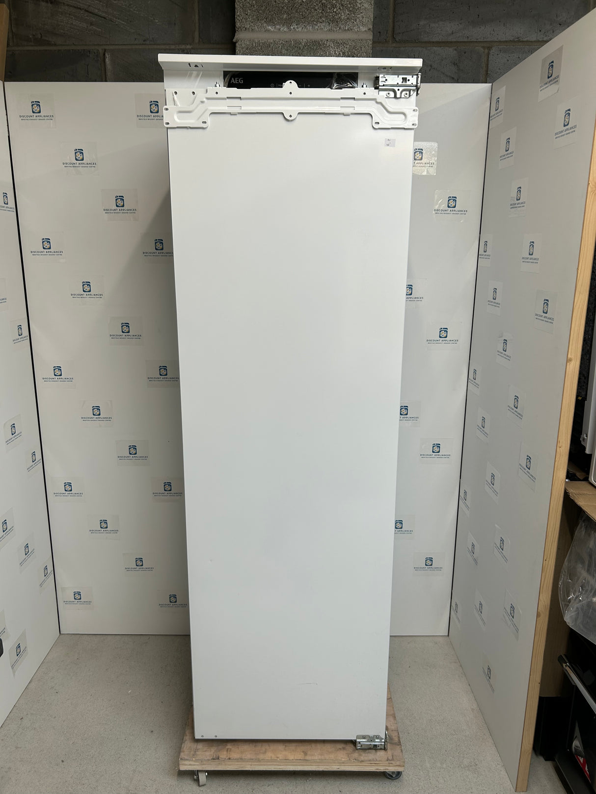 AEG SKE818E1DC Series 6000 177cm Larder Fridge