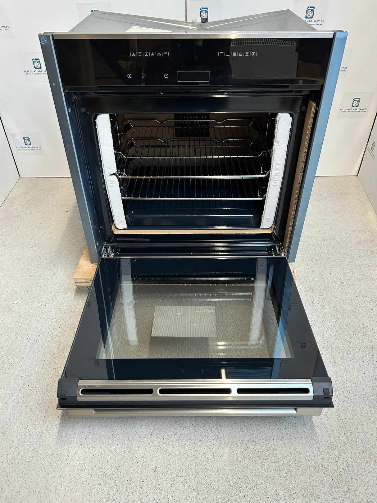 Neff N70 B17CR32N1B Built In Single Electric Oven