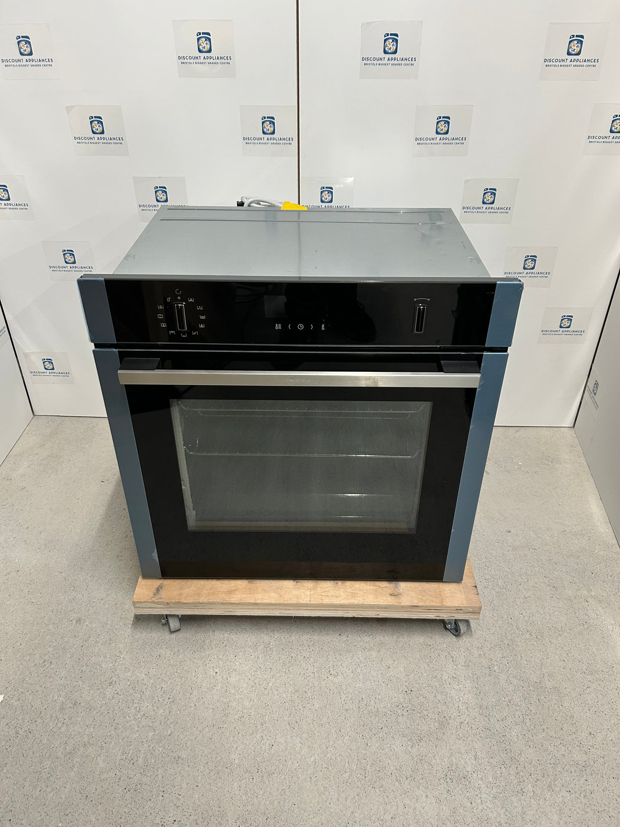 NEFF N50 B2ACH7HH0B Single Electric Oven