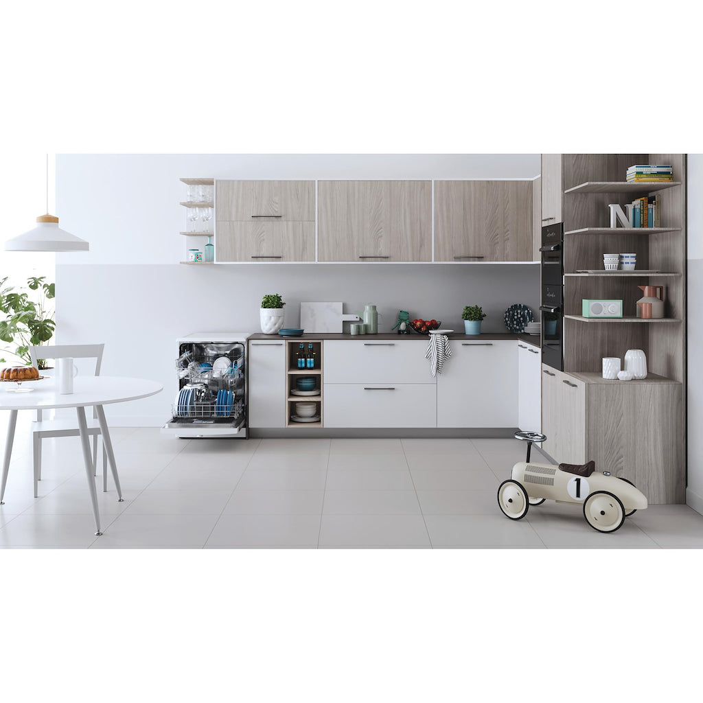 Indesit DFE 1B19 UK Dishwasher - White