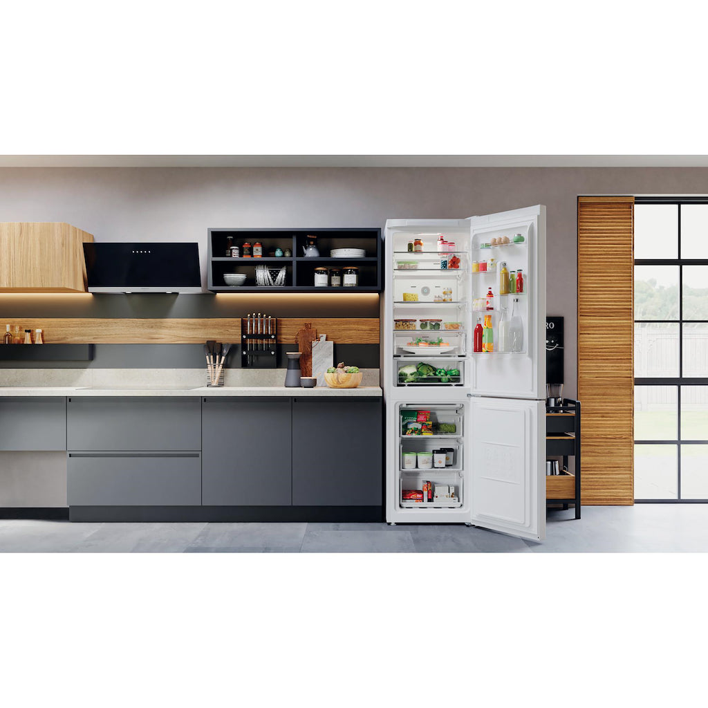 Hotpoint H7X93TW Freestanding Fridge Freezer