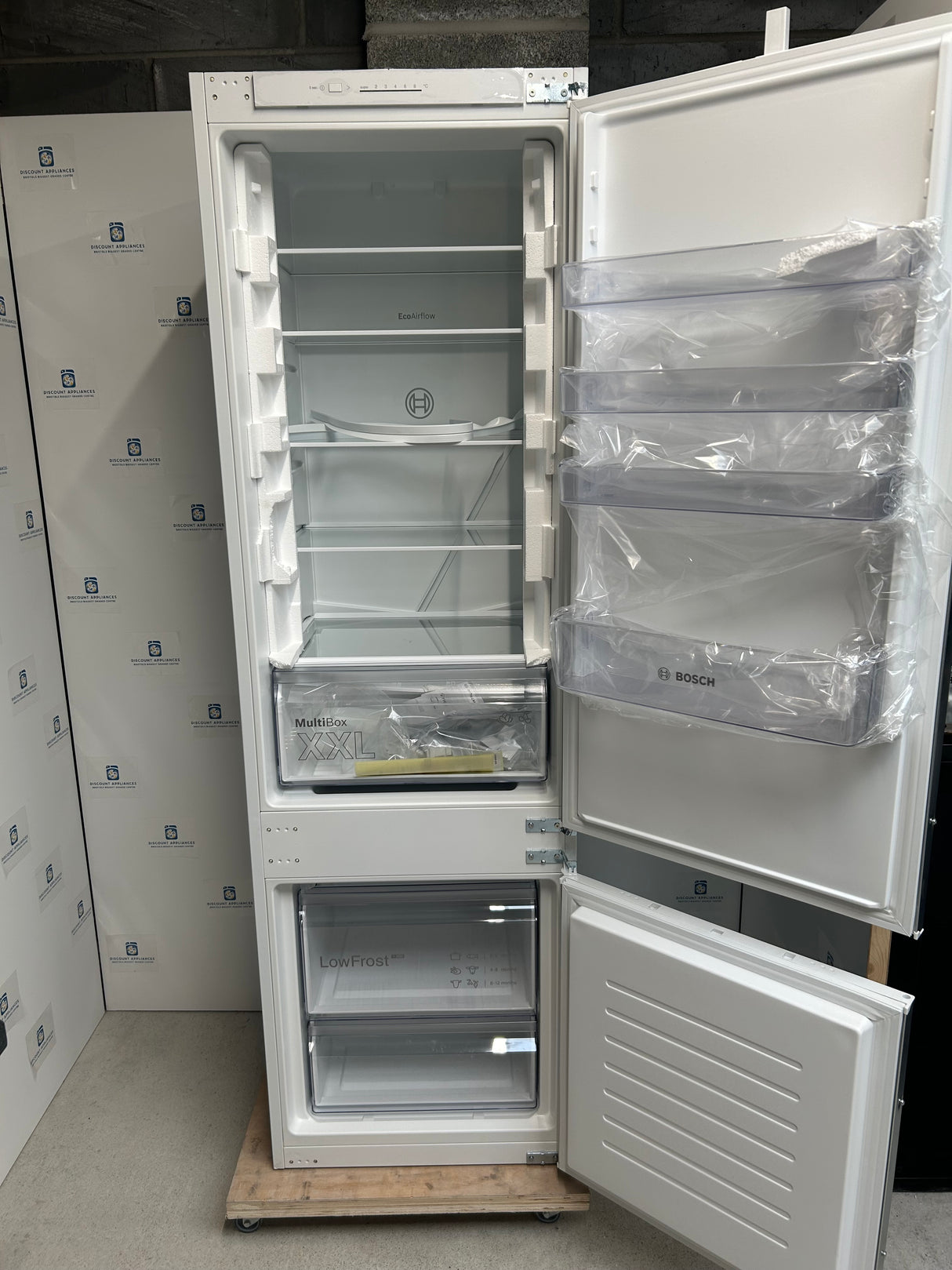 Bosch Series 2 KIV87NSE0G 70/30 Integrated Fridge Freezer