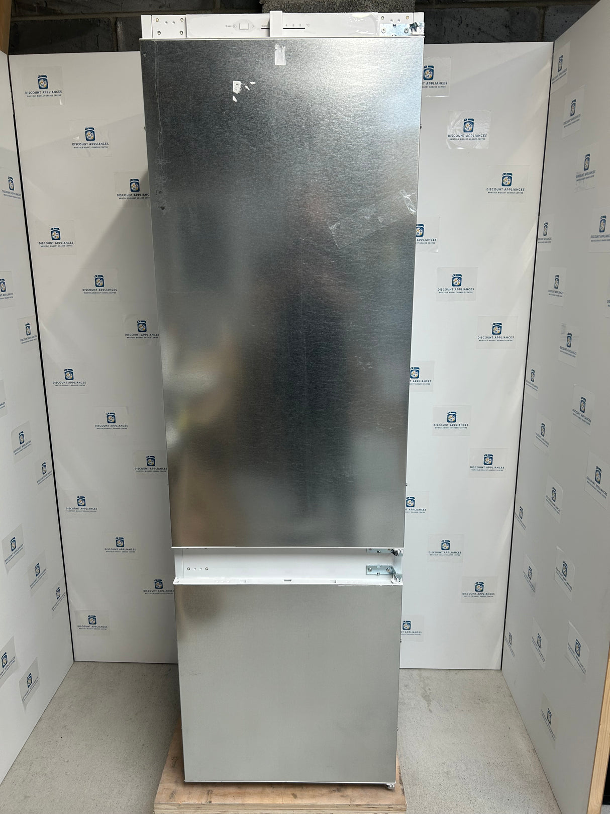 Bosch Series 2 KIV87NSE0G 70/30 Integrated Fridge Freezer