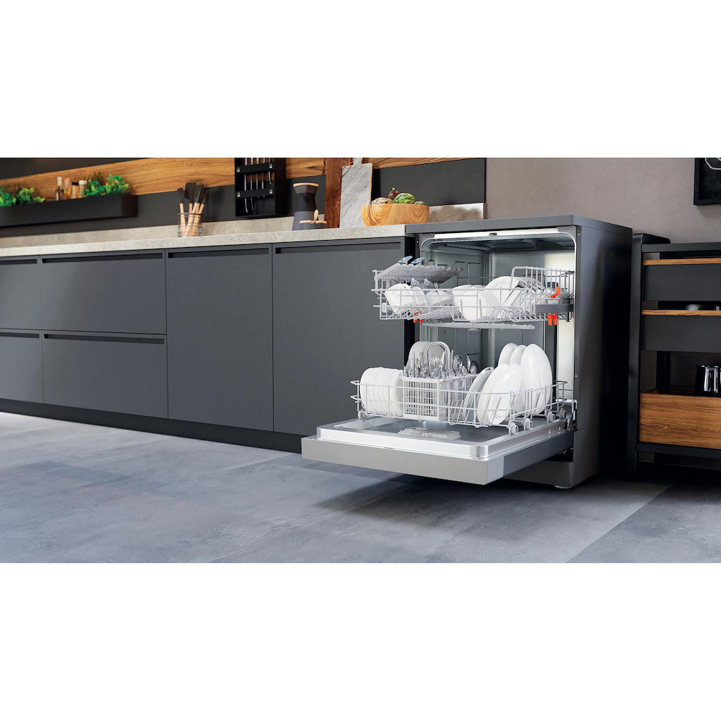 Hotpoint HFC 2B19 X UK N Dishwasher - Silver